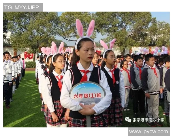 足球明星的自信之路如何在绿茵场上绽放光芒与荣耀